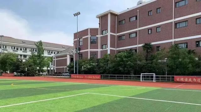 徐卓一回应“戴眼镜参加跨栏比赛”(图3)
