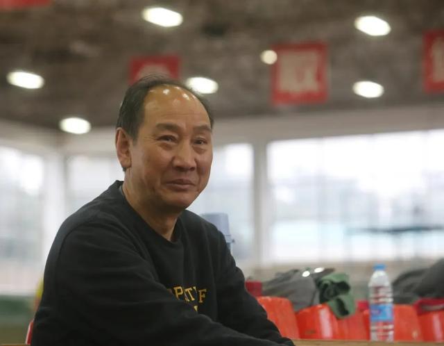 徐卓一回应“戴眼镜参加跨栏比赛”(图4)
