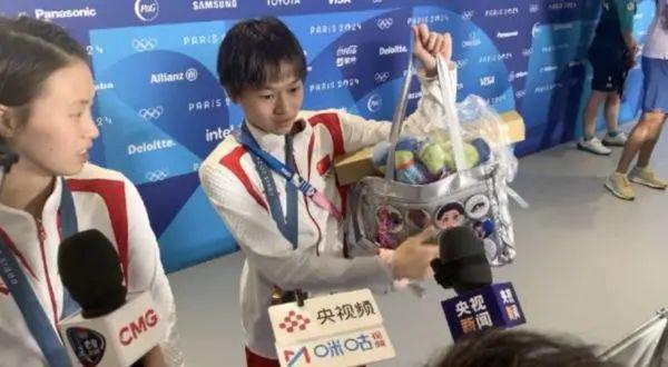 中国110米栏“眼镜小哥”外国爆红！神似高启盛网友：奥数报成奥运了？(图9)