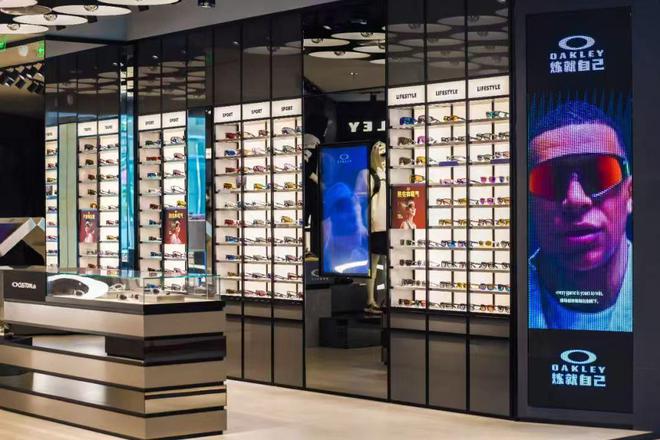 OAKLEY中国首店落地杭州母公司收购Supreme(图2)