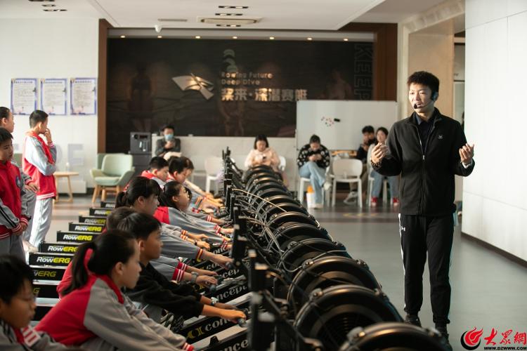 2024年全国赛艇“奋进新征程运动促健康”全民健身志愿服务活动（青岛站）启动(图3)
