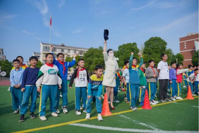 湖北武汉：光谷第五小学2024年秋季田径运动会暨体育节举行(图3)