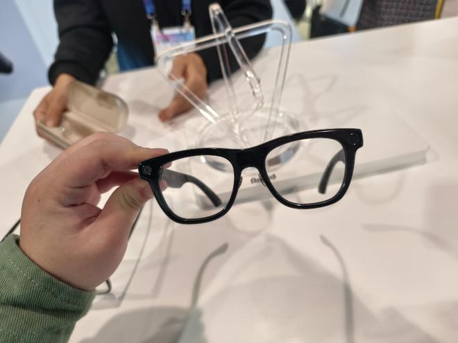 闪极新品“拍拍镜”现产品硬伤！AI眼镜狂飙切勿忽视用户体验(图6)