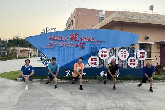 单位组织员工健身有人1年瘦50斤科学锻炼焕新面貌(图5)