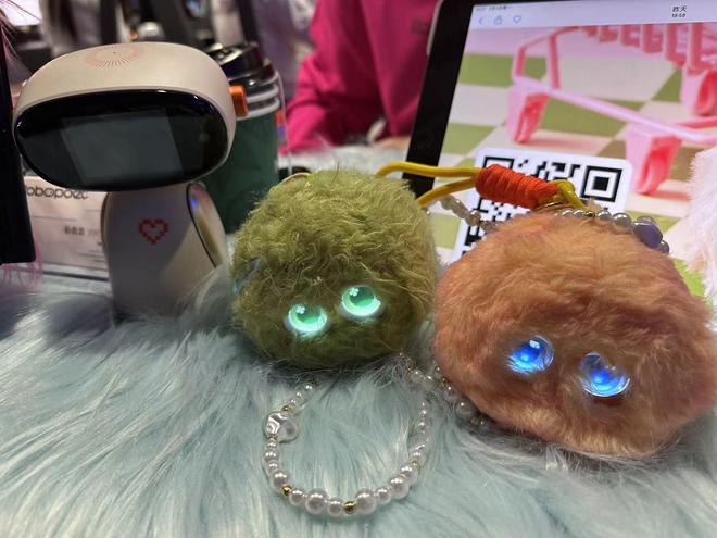 绕不开的AI！机器人、智能眼镜、AI萌宠在MWC齐登场(图9)