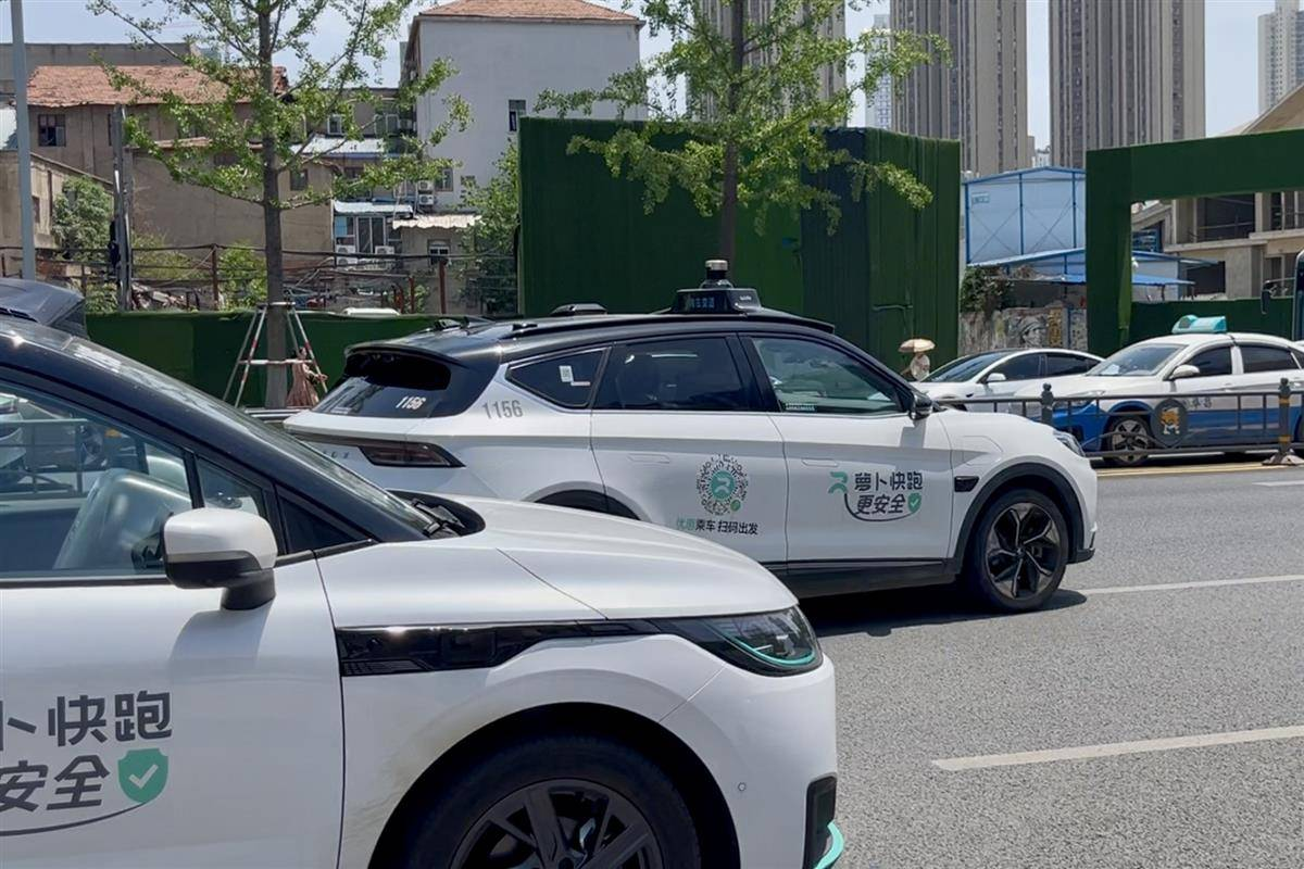 荆楚焕新迎客天下丨光谷空轨单日客流量连破2万人次(图2)