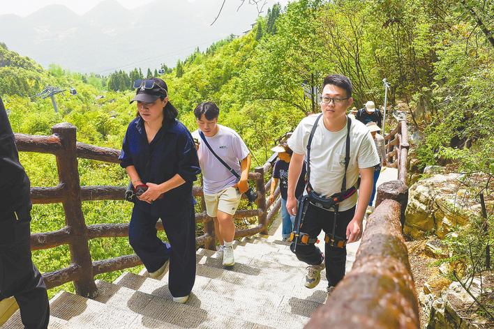 荆楚焕新迎客天下丨光谷空轨单日客流量连破2万人次(图3)
