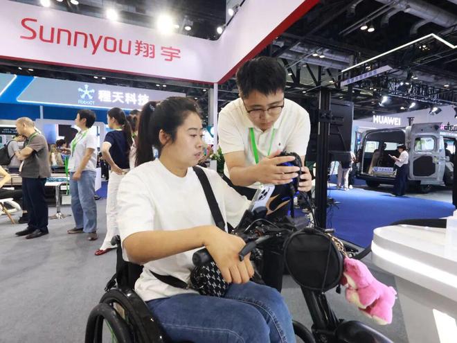 “黑科技”解锁残疾人生活新方式——2025中国国际福祉博览会见闻(图2)