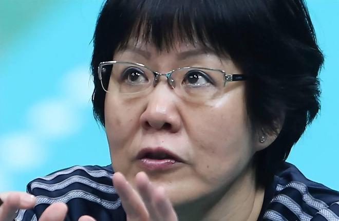 郎平现状：退休定居美利坚穿着朴素戴眼镜偶尔回国处理工作(图10)