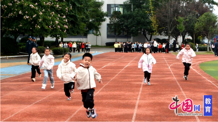 拼搏展风采峨眉二小培养学生“终身体育”的良好习惯(图3)