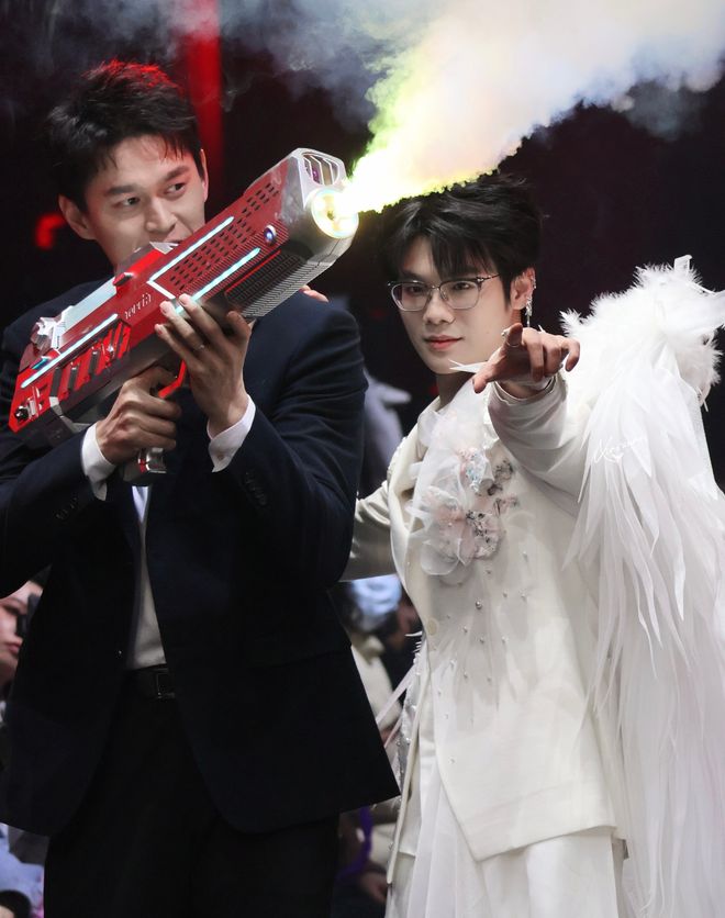 钢枪选手走红毯和平精英玩的什么局？(图11)