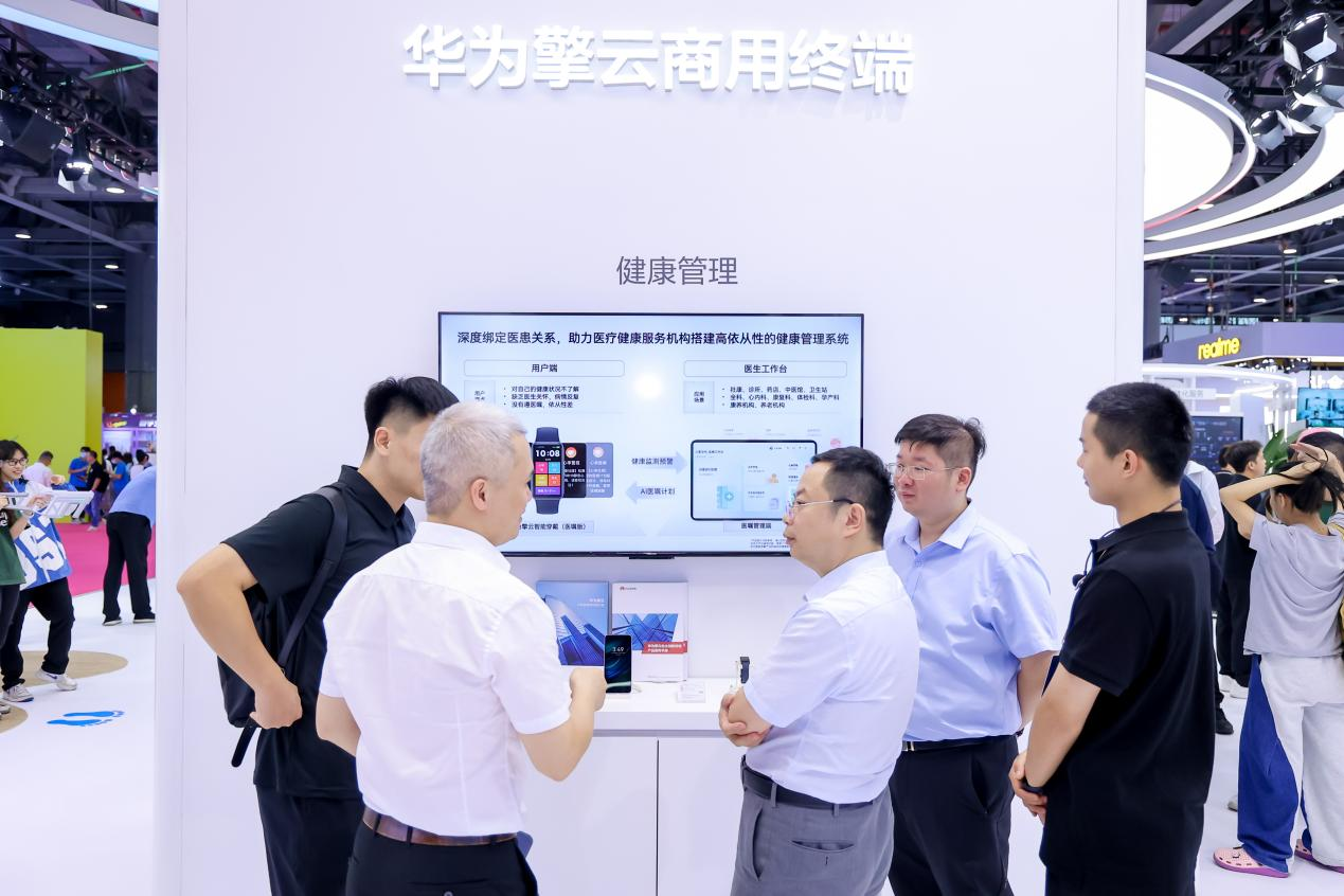 华为终端参展2024中国移动全球合作伙伴大会双星通信备受追捧(图4)